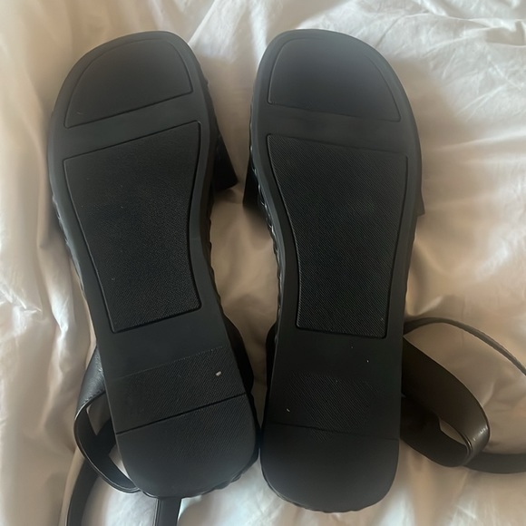 Ankle wrapped platform sandals - Picture 3 of 3